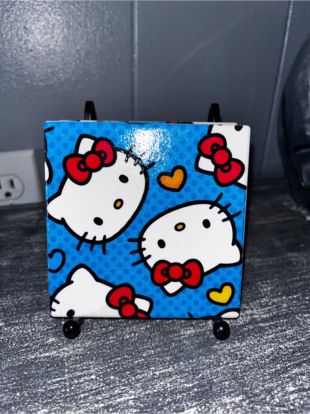 Hello Kitty Coasters w/black metal holder  
4 coasters  4x4x.25